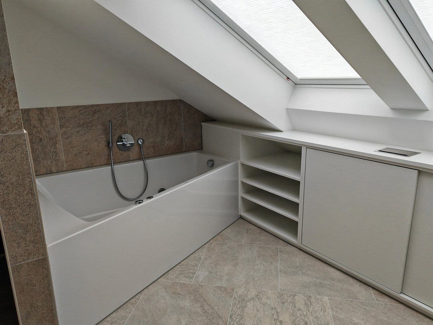Predaj bytu 4-izbový 170 m², Erlenweg, Brunnthal, Bavorsko Predaj bytu 4-izbový 170 m², Erlenweg, Brunnthal, Bavorsko