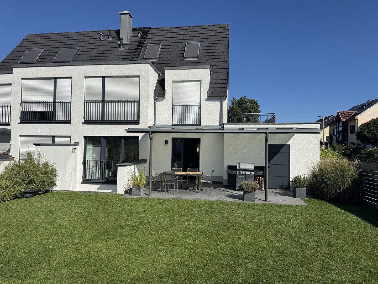 Predaj domu 190 m², pozemek 380 m², Neu-Isenburg, Hesensko Predaj domu 190 m², pozemek 380 m², Neu-Isenburg, Hesensko