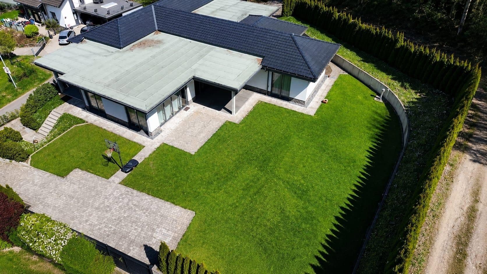 Predaj domu 380 m², pozemek 1.324 m², Olpe, Severné Porýnie - Westfálsko Predaj domu 380 m², pozemek 1.324 m², Olpe, Severné Porýnie - Westfálsko