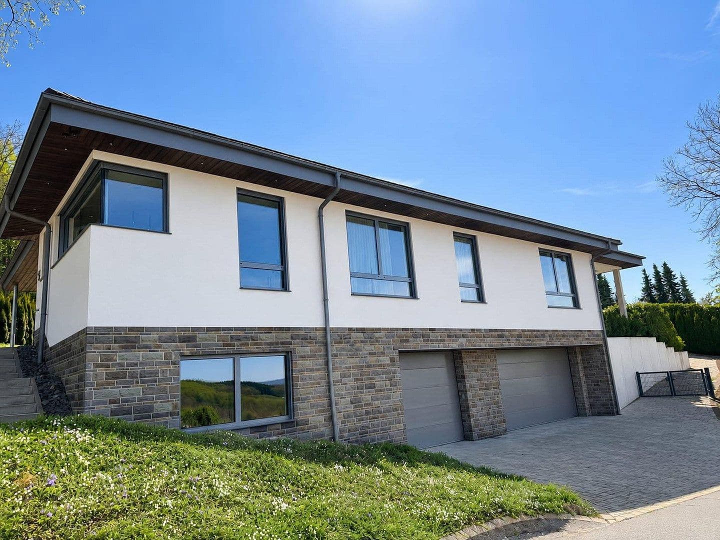 Predaj domu 380 m², pozemek 1.324 m², Olpe, Severné Porýnie - Westfálsko Predaj domu 380 m², pozemek 1.324 m², Olpe, Severné Porýnie - Westfálsko