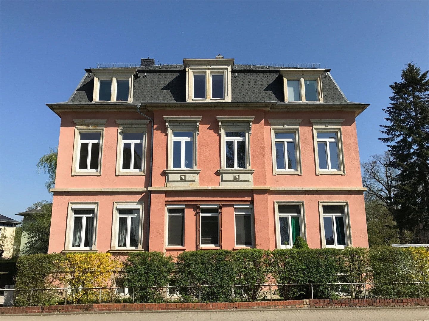 Prenájom bytu 3-izbový 80 m², Nöthnitzer Str. 21, Dresden, Sasko Prenájom bytu 3-izbový 80 m², Nöthnitzer Str. 21, Dresden, Sasko