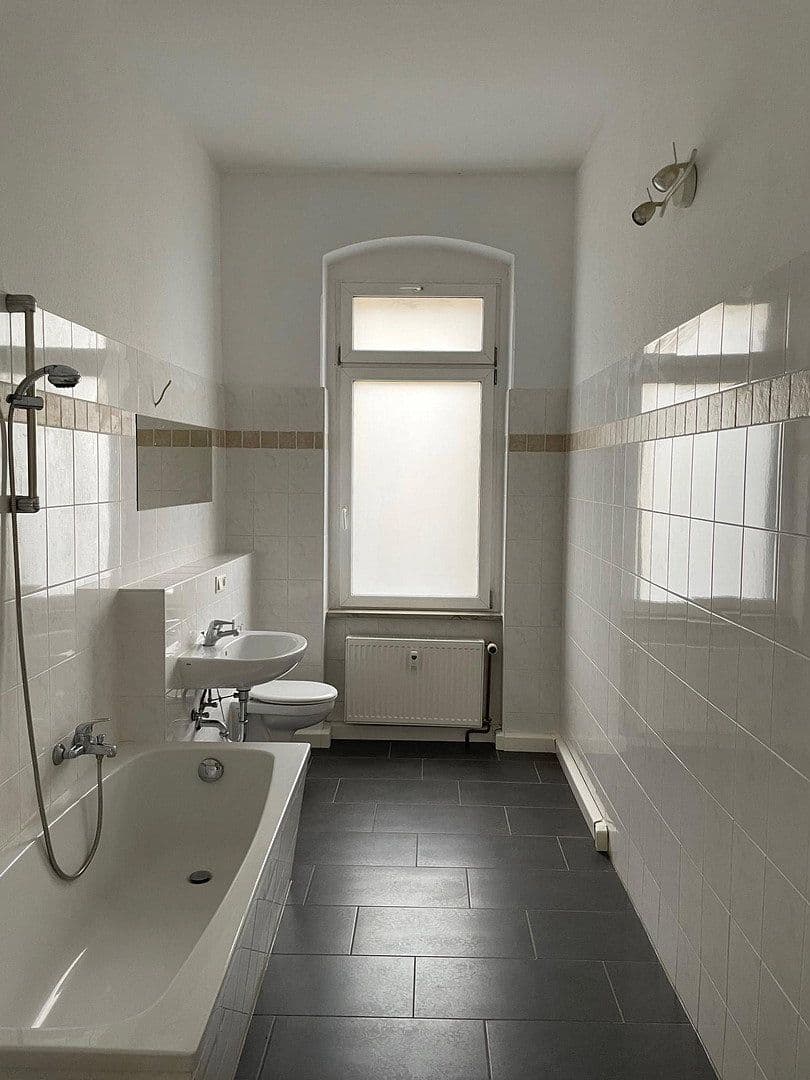 Prenájom bytu 3-izbový 80 m², Nöthnitzer Str. 21, Dresden, Sasko Prenájom bytu 3-izbový 80 m², Nöthnitzer Str. 21, Dresden, Sasko