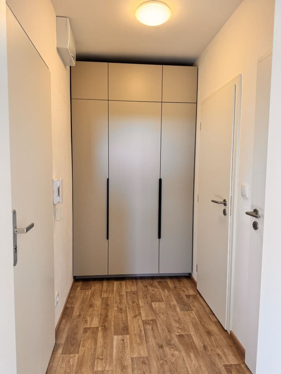Prenájom bytu 1-izbový 38 m², Vestecká, Nehvizdy, Středočeský kraj Prenájom bytu 1-izbový 38 m², Vestecká, Nehvizdy, Středočeský kraj