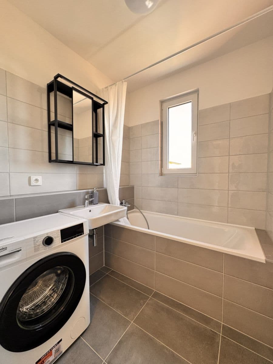 Prenájom bytu 1-izbový 38 m², Vestecká, Nehvizdy, Středočeský kraj Prenájom bytu 1-izbový 38 m², Vestecká, Nehvizdy, Středočeský kraj