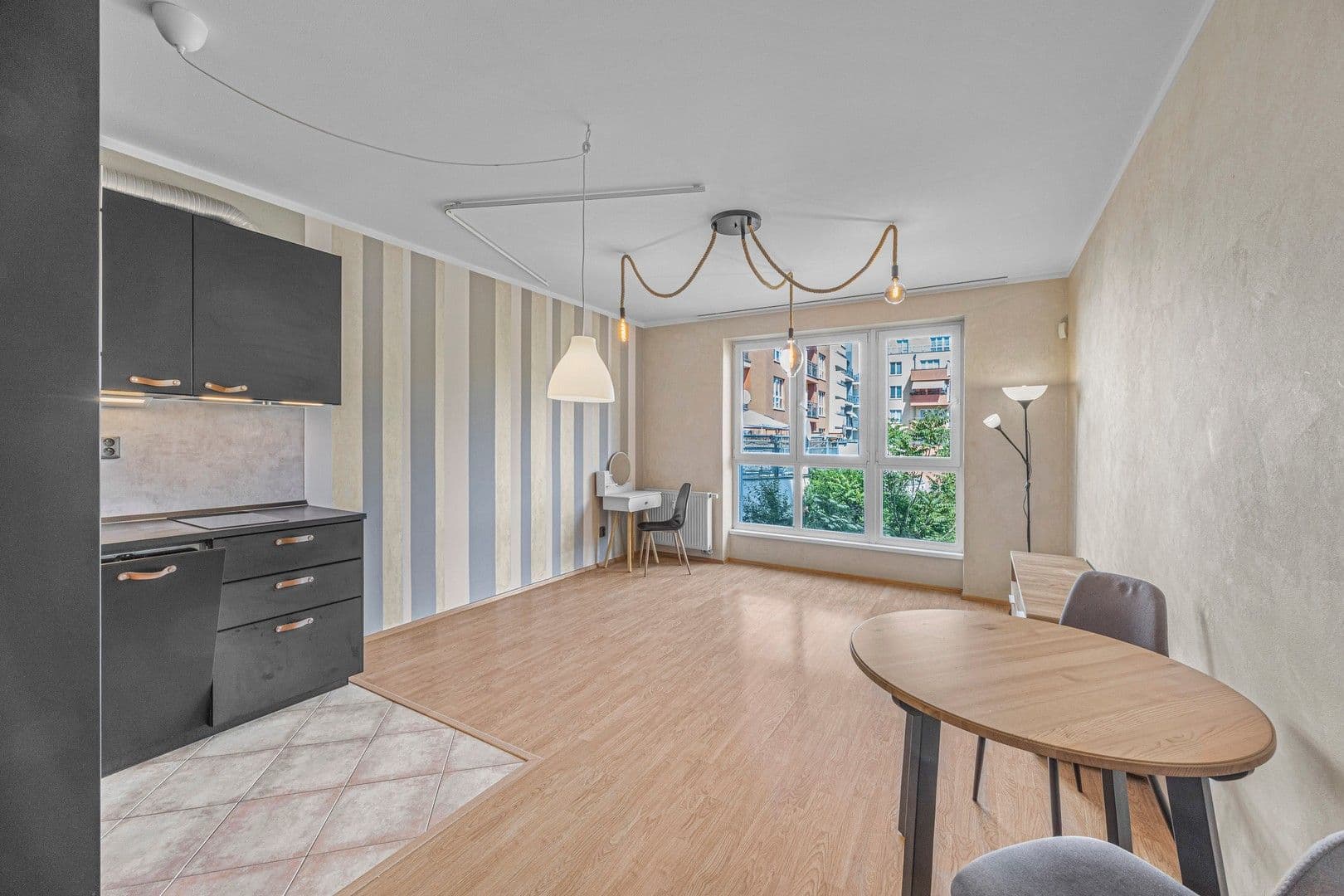 Prenájom bytu 1-izbový 30 m², Plzeňská, Praha, Praha Prenájom bytu 1-izbový 30 m², Plzeňská, Praha, Praha