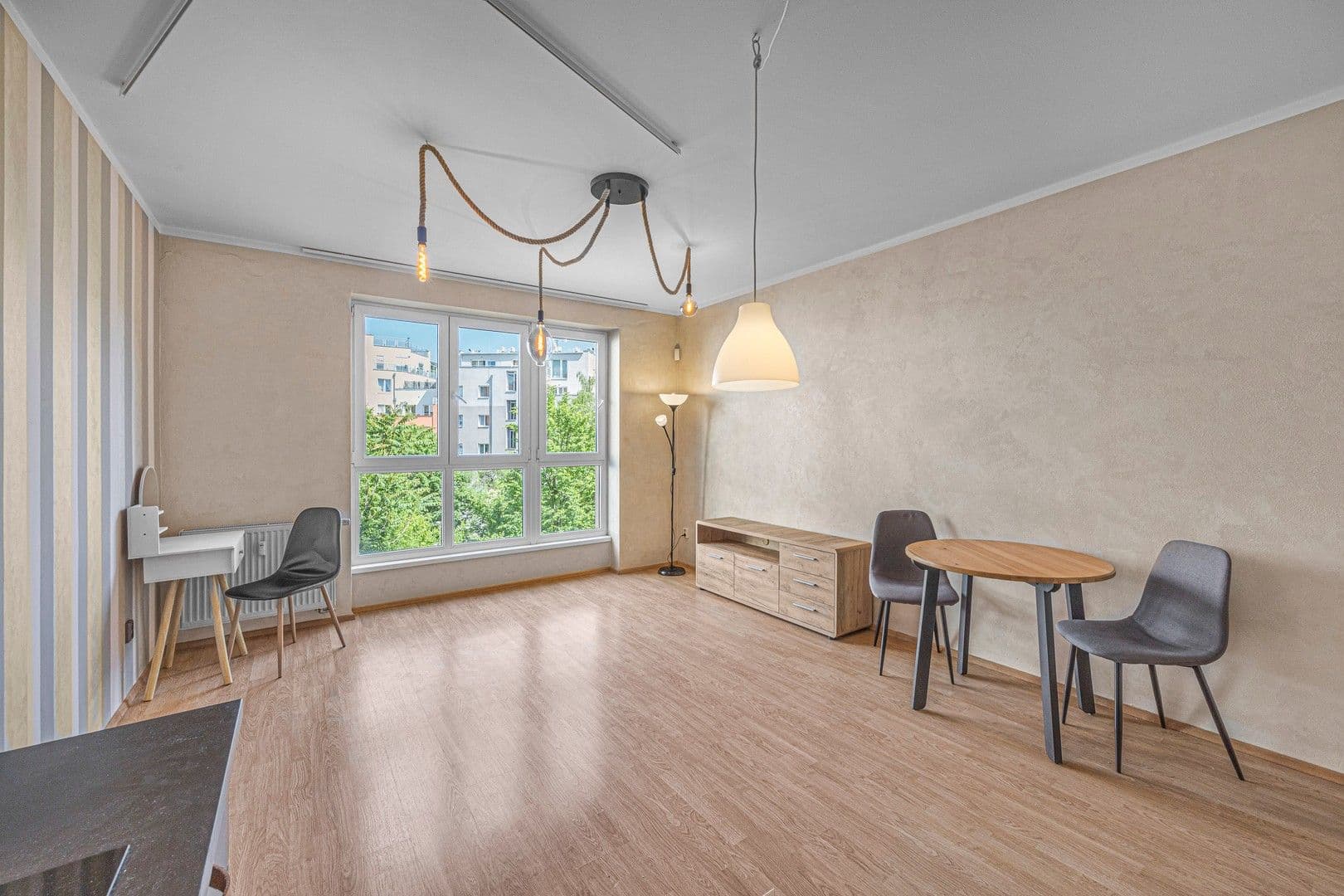 Prenájom bytu 1-izbový 30 m², Plzeňská, Praha, Praha Prenájom bytu 1-izbový 30 m², Plzeňská, Praha, Praha