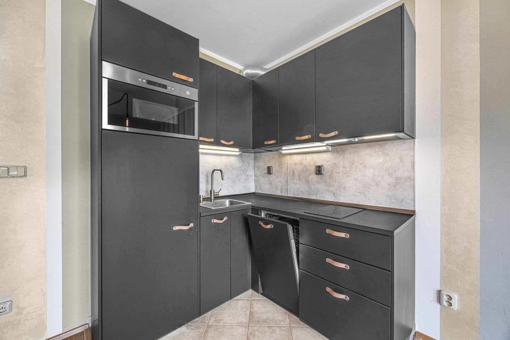 Prenájom bytu 1-izbový 30 m², Plzeňská, Praha, Praha Prenájom bytu 1-izbový 30 m², Plzeňská, Praha, Praha