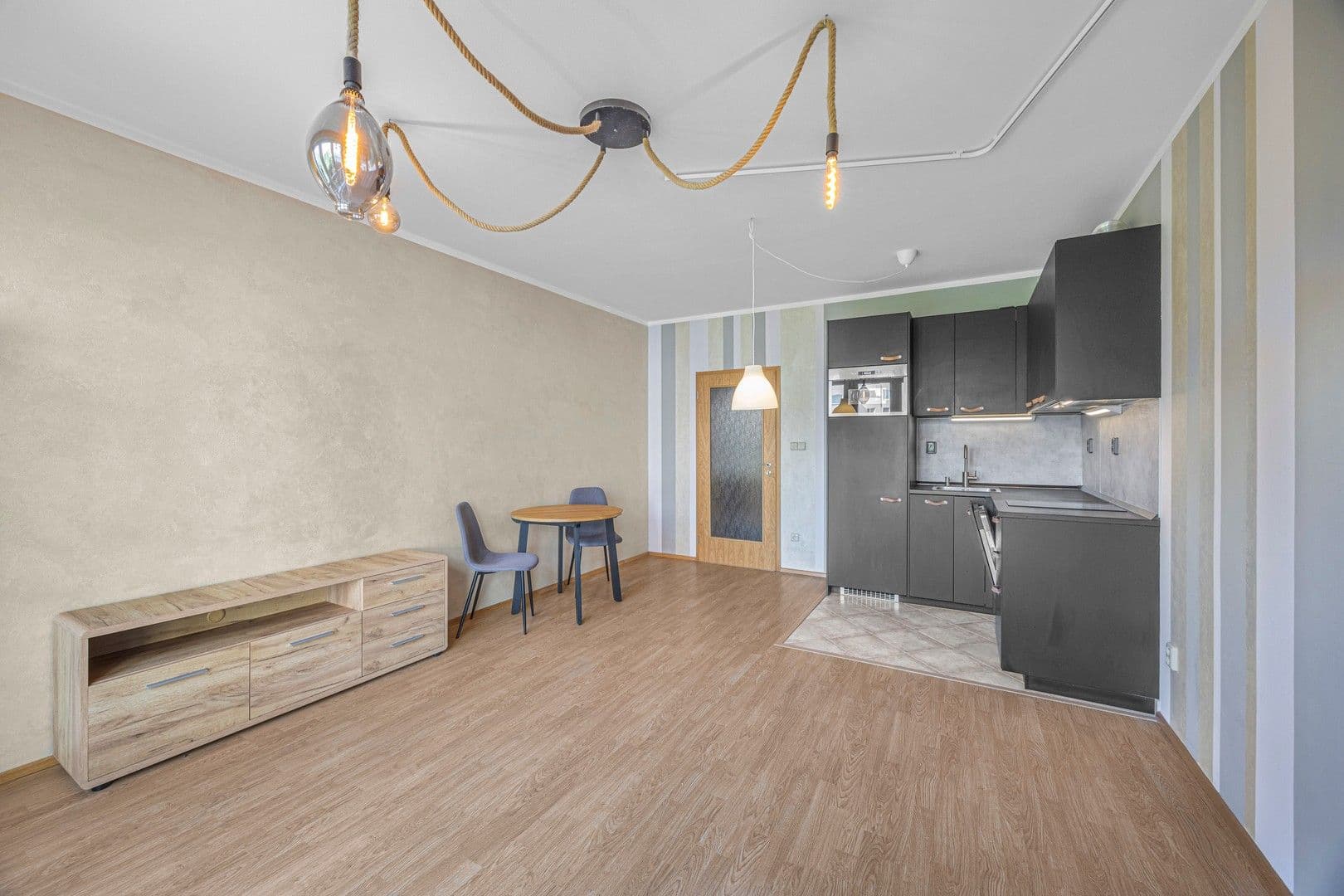 Prenájom bytu 1-izbový 30 m², Plzeňská, Praha, Praha Prenájom bytu 1-izbový 30 m², Plzeňská, Praha, Praha
