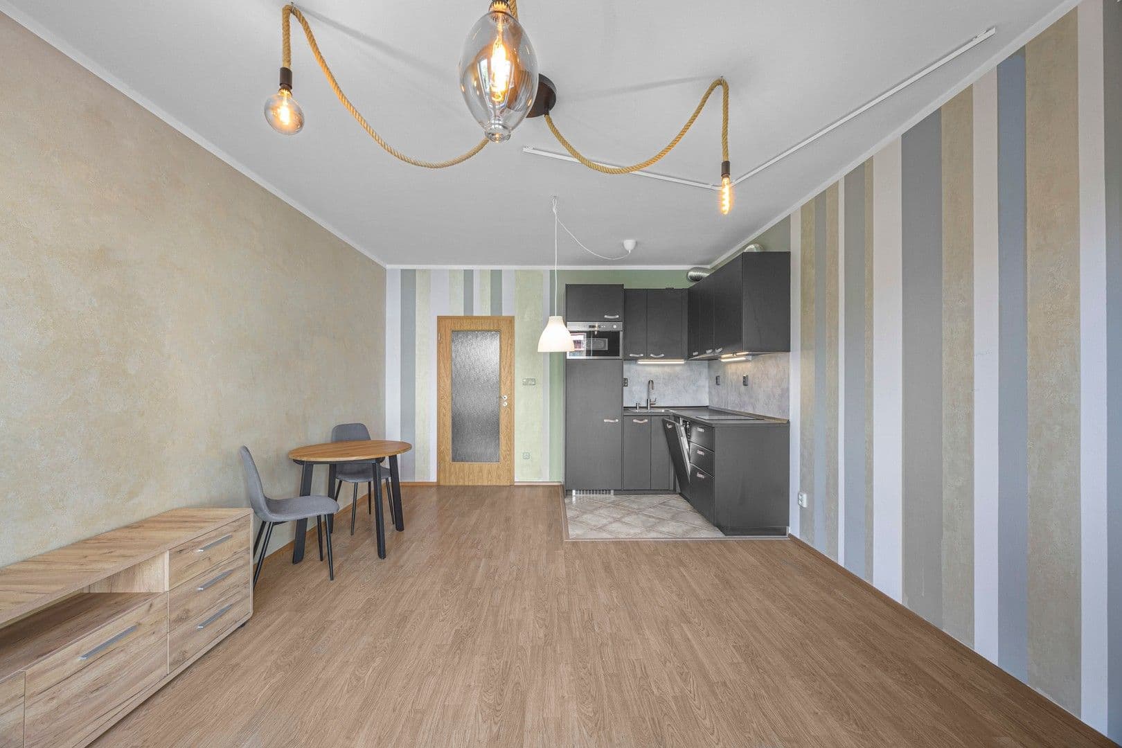 Prenájom bytu 1-izbový 30 m², Plzeňská, Praha, Praha Prenájom bytu 1-izbový 30 m², Plzeňská, Praha, Praha