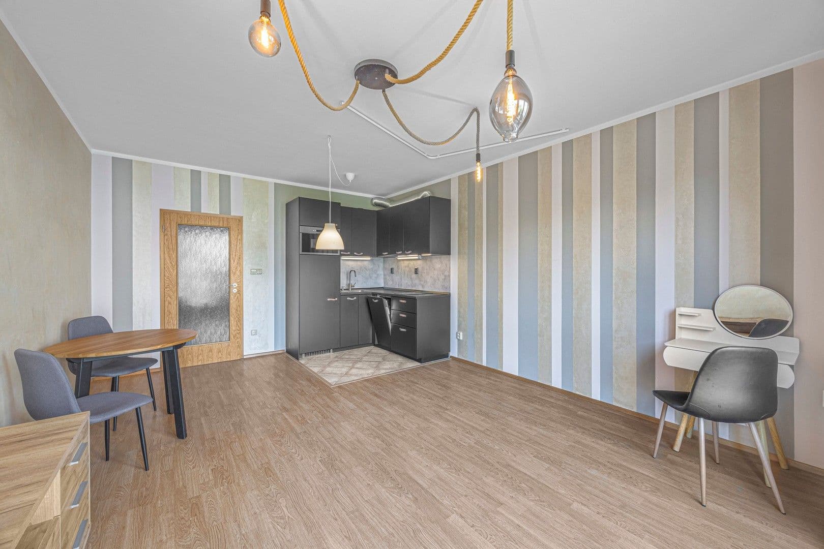 Prenájom bytu 1-izbový 30 m², Plzeňská, Praha, Praha Prenájom bytu 1-izbový 30 m², Plzeňská, Praha, Praha