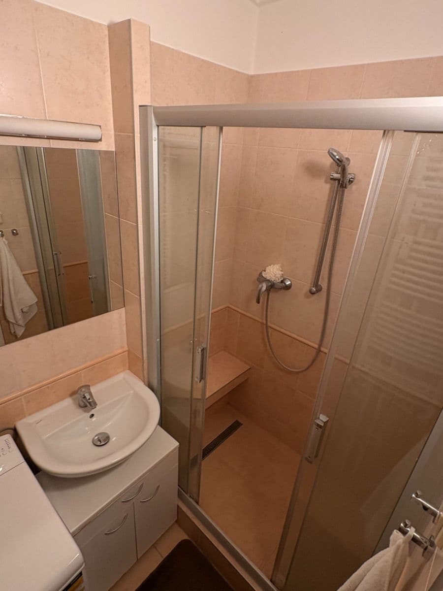 Prenájom bytu 2-izbový 46 m², Astrová, Ružinov, Bratislavský kraj Prenájom bytu 2-izbový 46 m², Astrová, Ružinov, Bratislavský kraj
