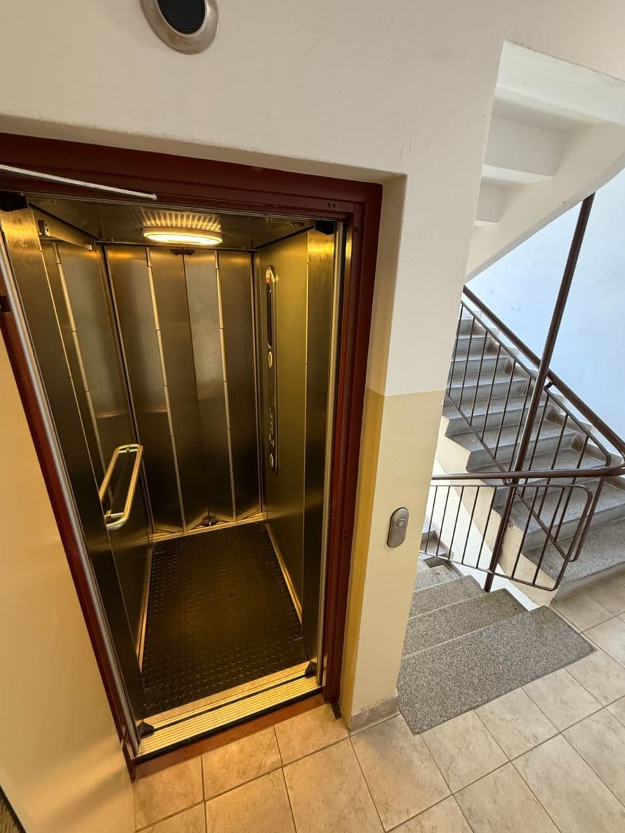 Prenájom bytu 2-izbový 46 m², Astrová, Ružinov, Bratislavský kraj Prenájom bytu 2-izbový 46 m², Astrová, Ružinov, Bratislavský kraj