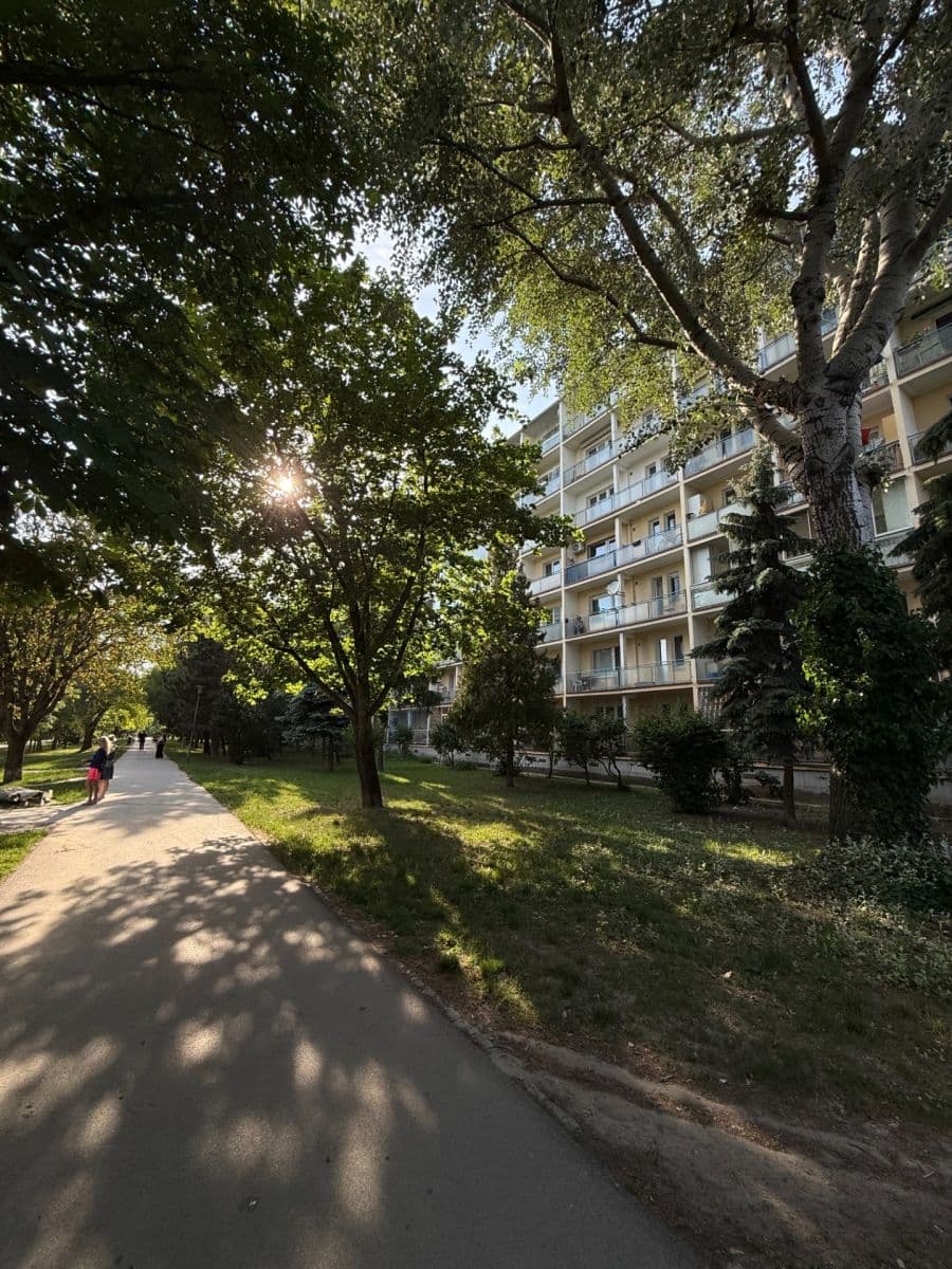 Prenájom bytu 2-izbový 46 m², Astrová, Ružinov, Bratislavský kraj Prenájom bytu 2-izbový 46 m², Astrová, Ružinov, Bratislavský kraj
