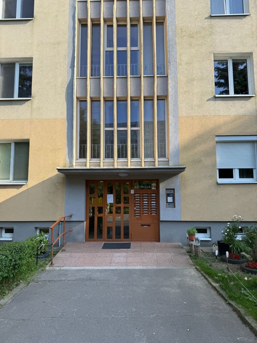 Prenájom bytu 2-izbový 46 m², Astrová, Ružinov, Bratislavský kraj Prenájom bytu 2-izbový 46 m², Astrová, Ružinov, Bratislavský kraj
