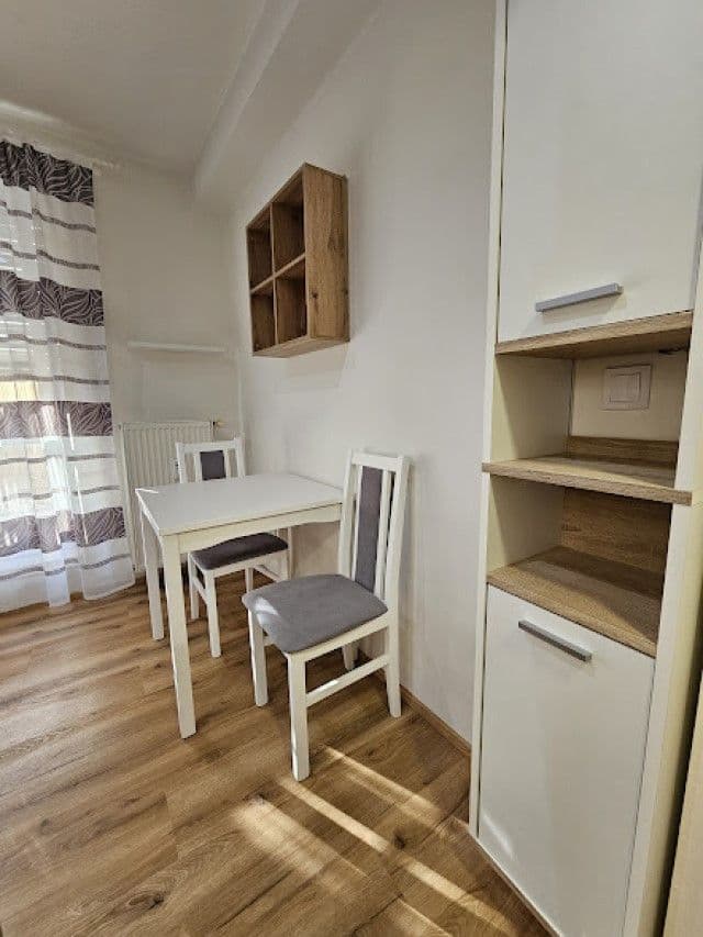 Prenájom bytu 1-izbový 36 m², Za Hládkovem, Praha, Praha Prenájom bytu 1-izbový 36 m², Za Hládkovem, Praha, Praha
