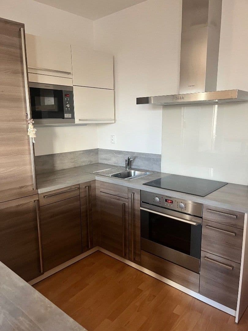 Prenájom bytu 2-izbový 57 m², Za černým mostem, Praha, Praha Prenájom bytu 2-izbový 57 m², Za černým mostem, Praha, Praha