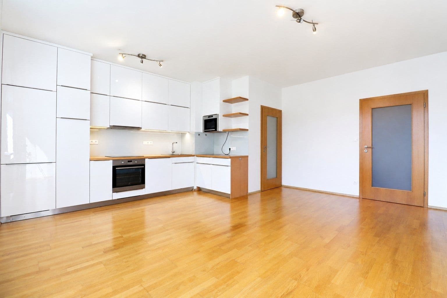 Prenájom bytu 3-izbový 71 m², Pod dvorem, Praha, Praha Prenájom bytu 3-izbový 71 m², Pod dvorem, Praha, Praha