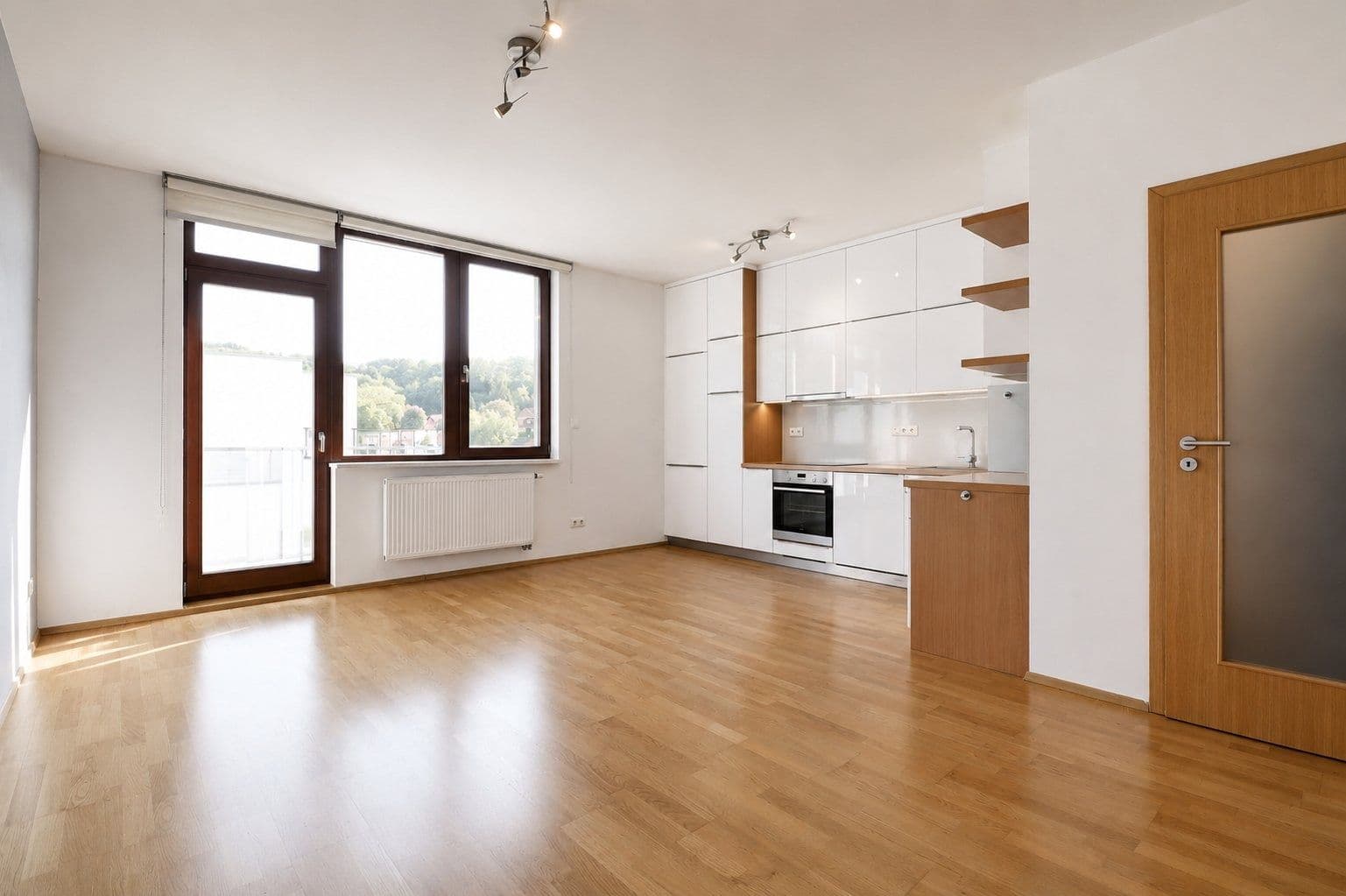 Prenájom bytu 3-izbový 71 m², Pod dvorem, Praha, Praha Prenájom bytu 3-izbový 71 m², Pod dvorem, Praha, Praha
