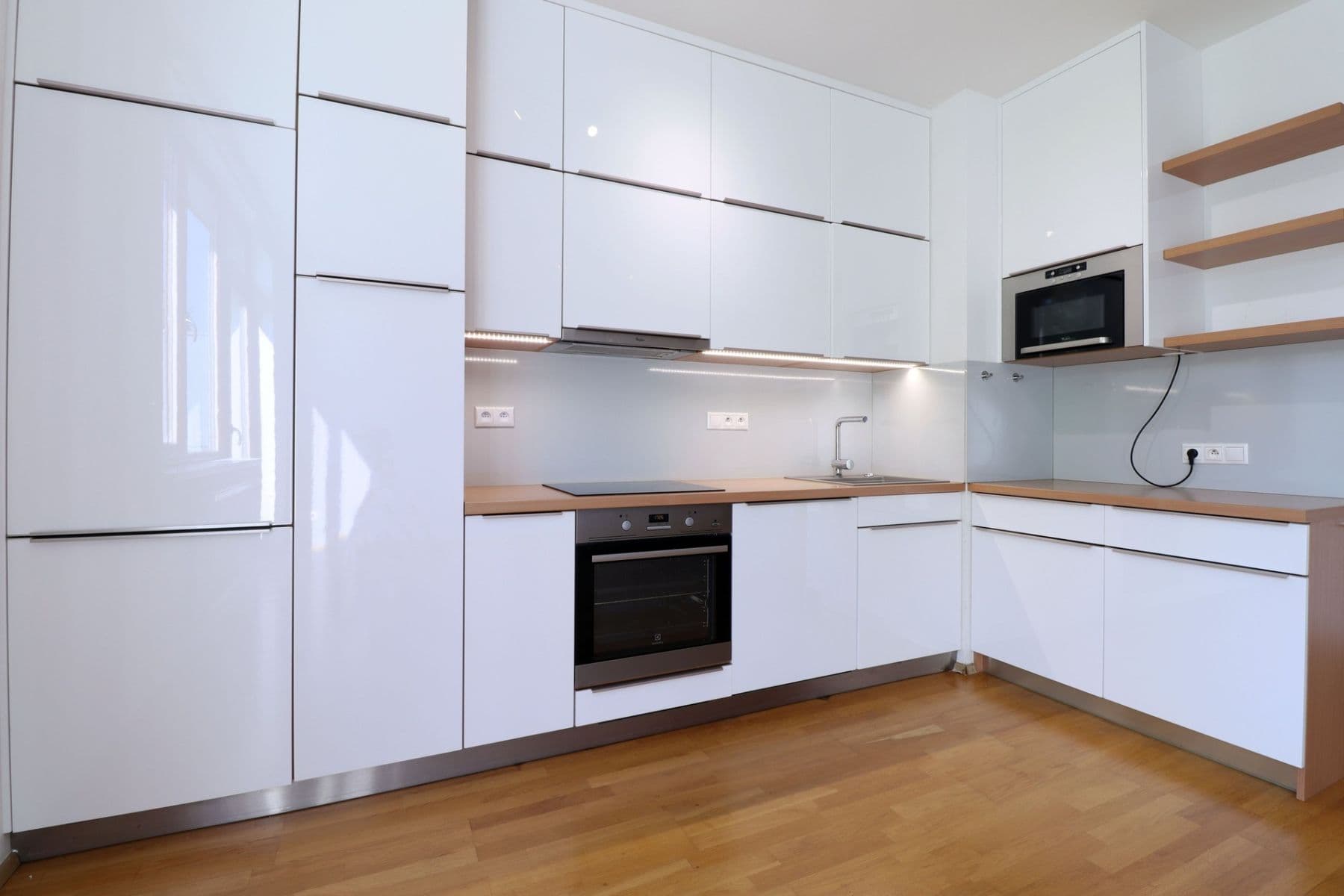 Prenájom bytu 3-izbový 71 m², Pod dvorem, Praha, Praha Prenájom bytu 3-izbový 71 m², Pod dvorem, Praha, Praha
