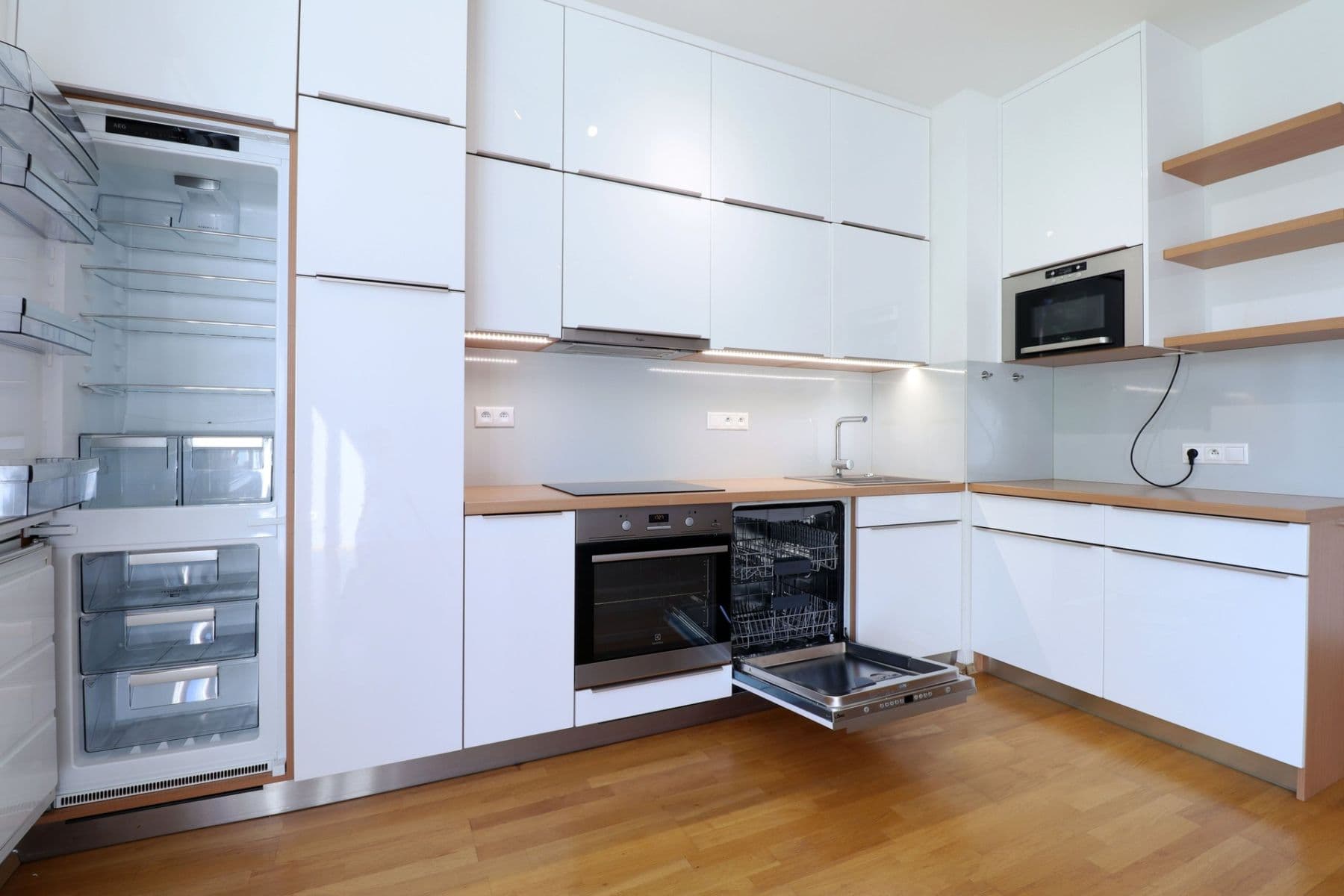 Prenájom bytu 3-izbový 71 m², Pod dvorem, Praha, Praha Prenájom bytu 3-izbový 71 m², Pod dvorem, Praha, Praha