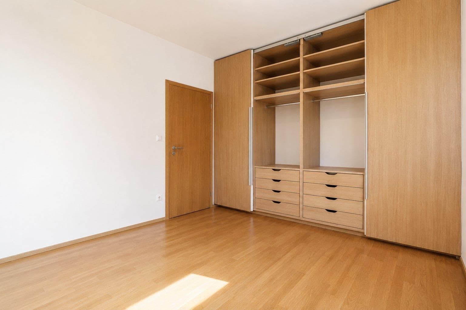 Prenájom bytu 3-izbový 71 m², Pod dvorem, Praha, Praha Prenájom bytu 3-izbový 71 m², Pod dvorem, Praha, Praha