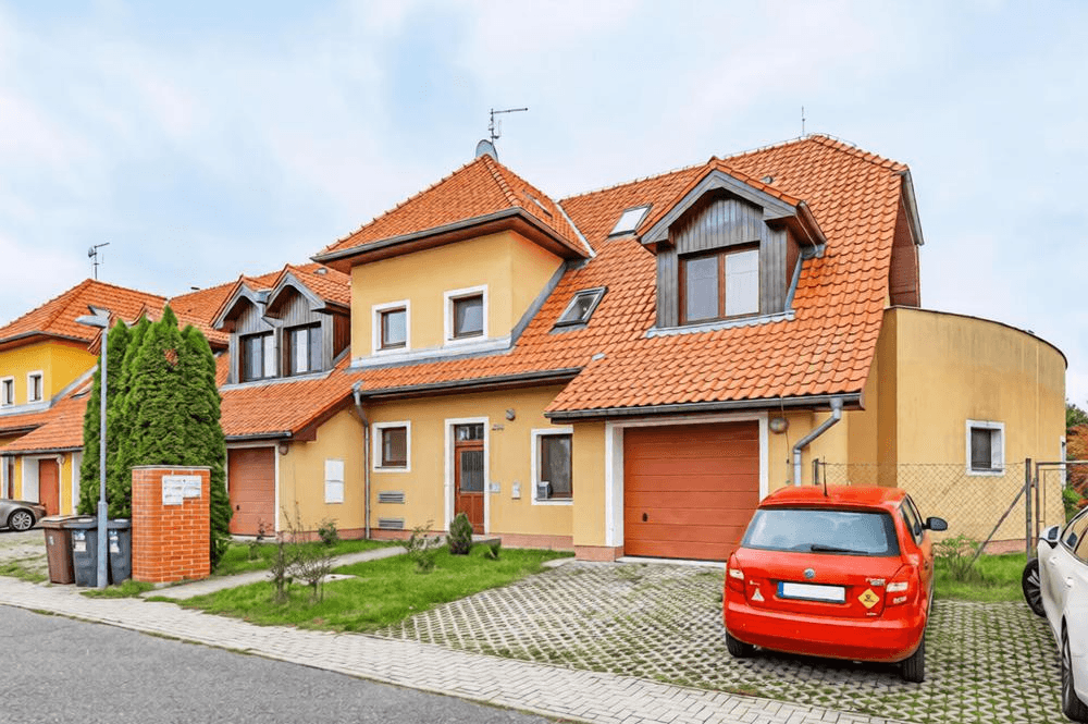 Predaj bytu 4-izbový 108 m², Lomená, Jesenice, Středočeský kraj Predaj bytu 4-izbový 108 m², Lomená, Jesenice, Středočeský kraj