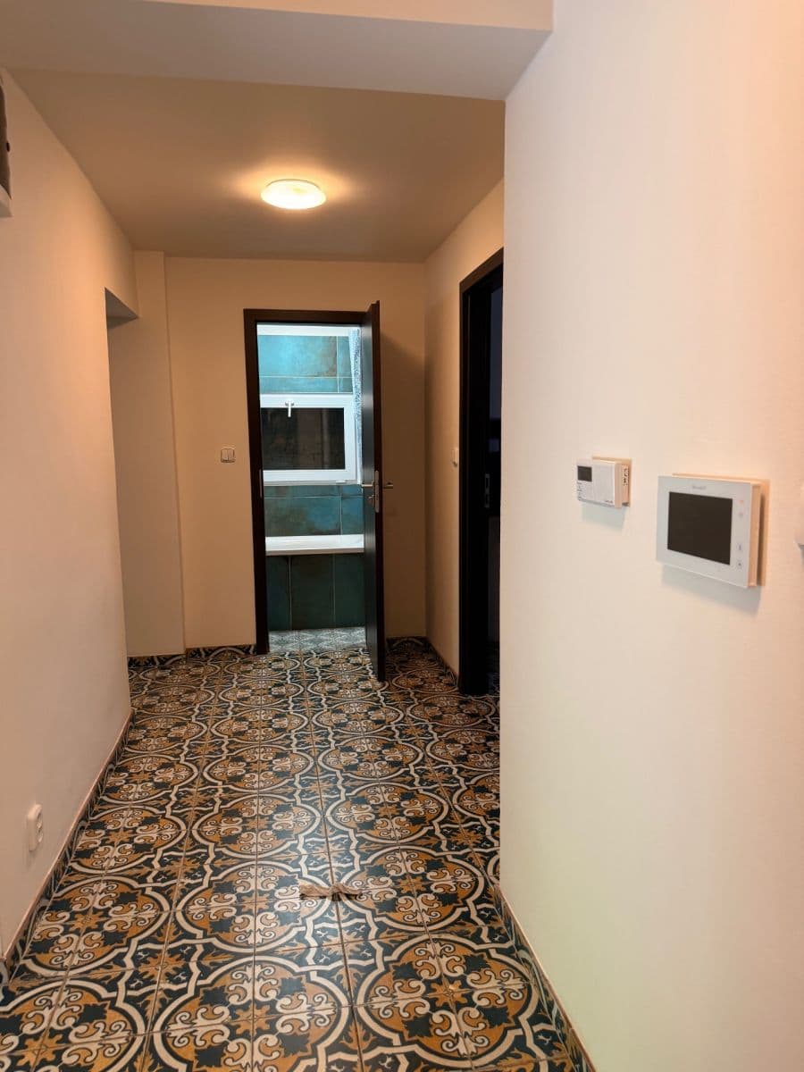 Prenájom bytu 2-izbový 65 m², Uhříněveská, Praha, Praha Prenájom bytu 2-izbový 65 m², Uhříněveská, Praha, Praha