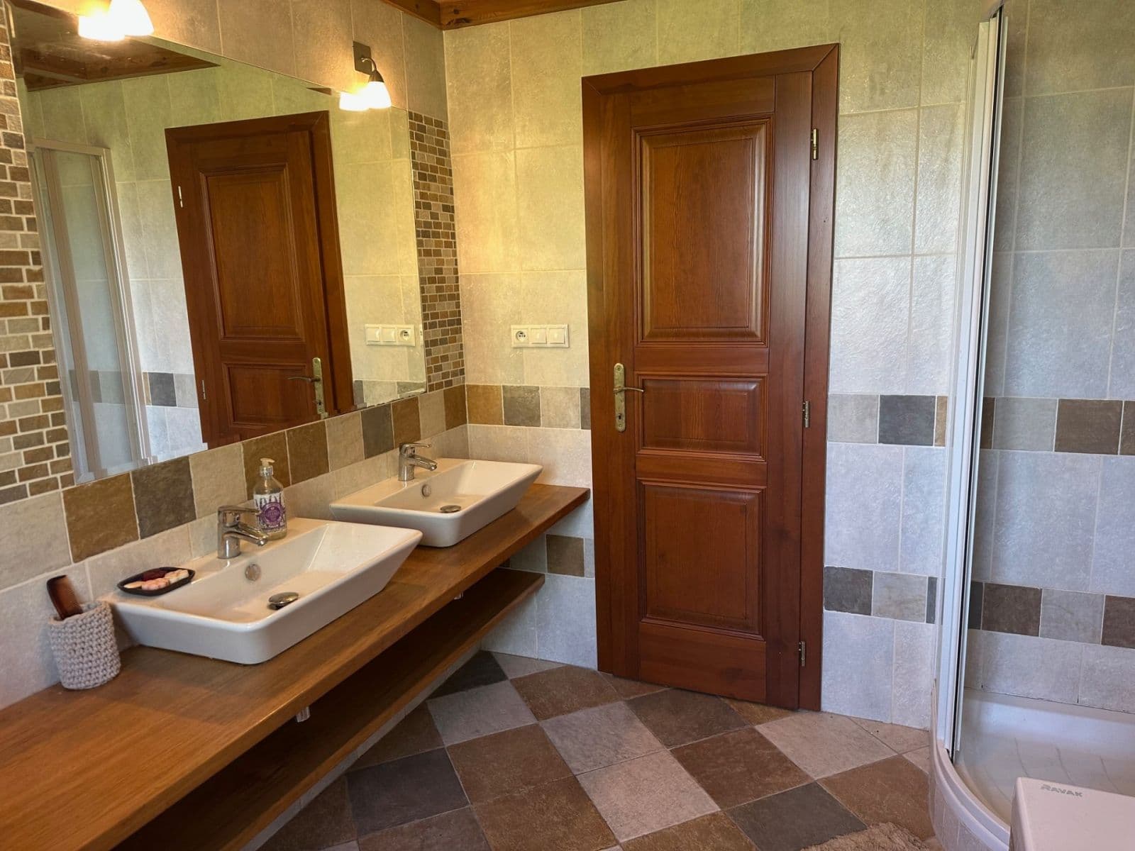 Prenájom bytu 4-izbový 140 m², U Kopečku, Tuchoměřice, Středočeský kraj Prenájom bytu 4-izbový 140 m², U Kopečku, Tuchoměřice, Středočeský kraj