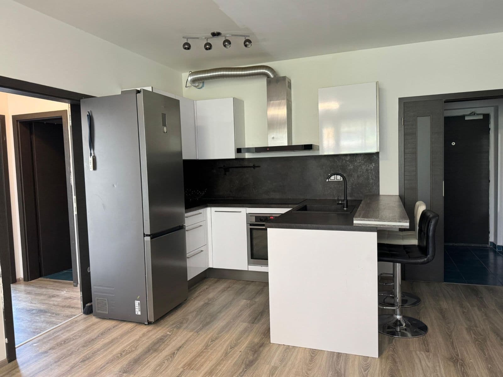 Prenájom bytu 3-izbový 78 m², Modrého, Praha, Praha Prenájom bytu 3-izbový 78 m², Modrého, Praha, Praha