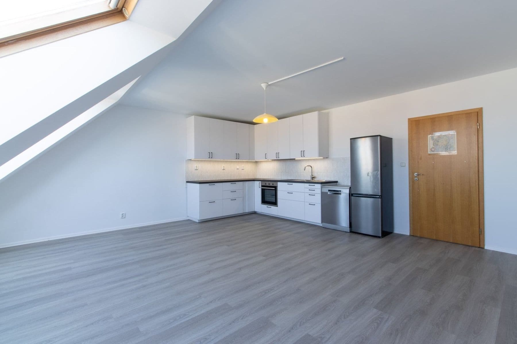 Prenájom bytu 3-izbový 78 m², Nezamyslova, Praha, Praha Prenájom bytu 3-izbový 78 m², Nezamyslova, Praha, Praha