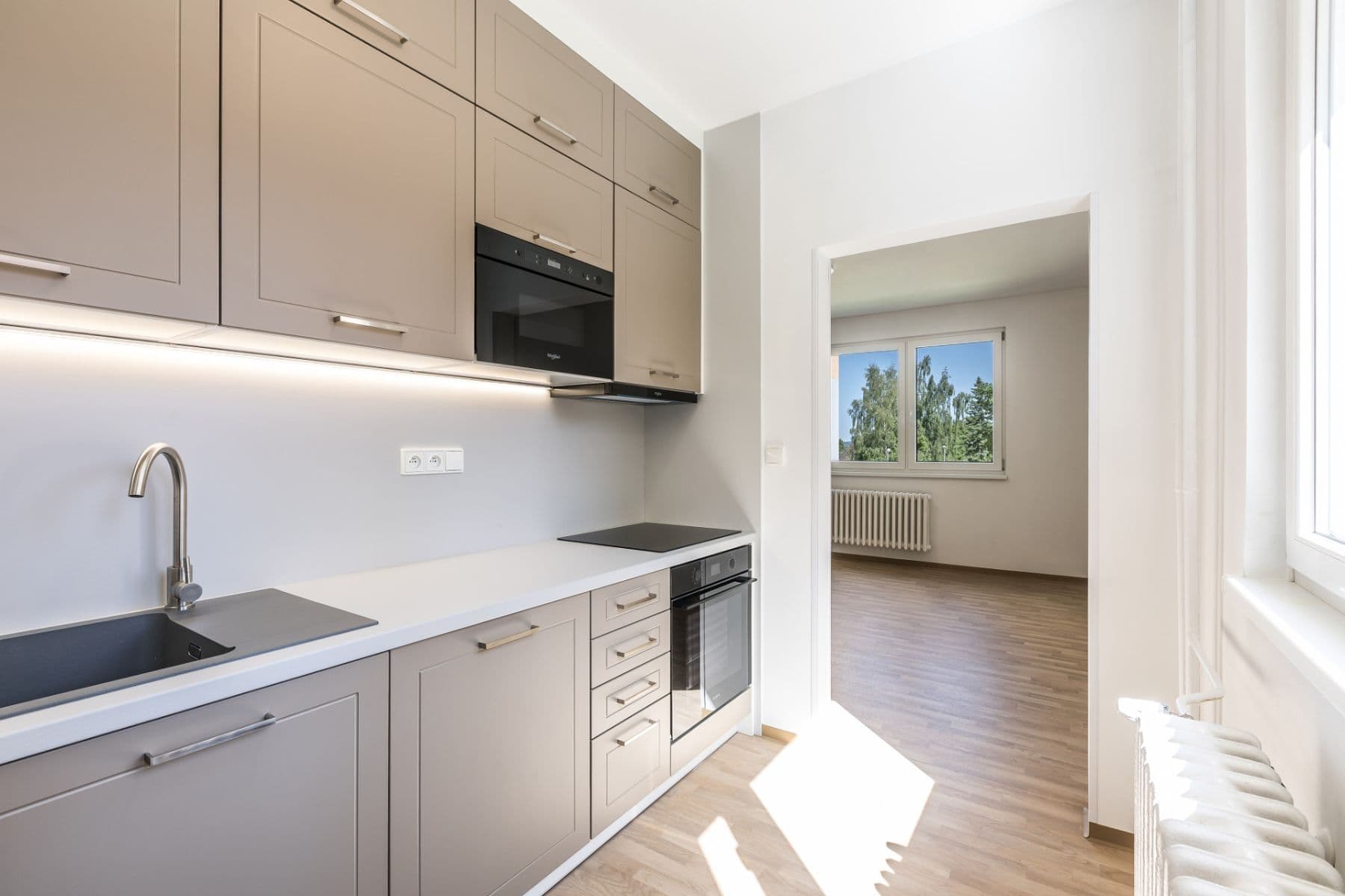 Prenájom bytu 4-izbový 82 m², Dobiášova, Liberec, Liberecký kraj Prenájom bytu 4-izbový 82 m², Dobiášova, Liberec, Liberecký kraj