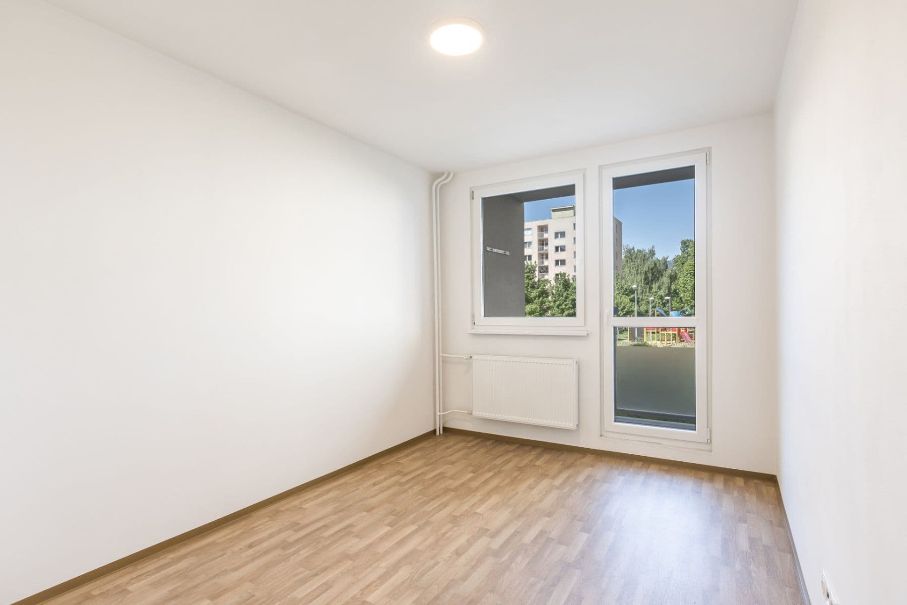 Prenájom bytu 4-izbový 82 m², Dobiášova, Liberec, Liberecký kraj Prenájom bytu 4-izbový 82 m², Dobiášova, Liberec, Liberecký kraj