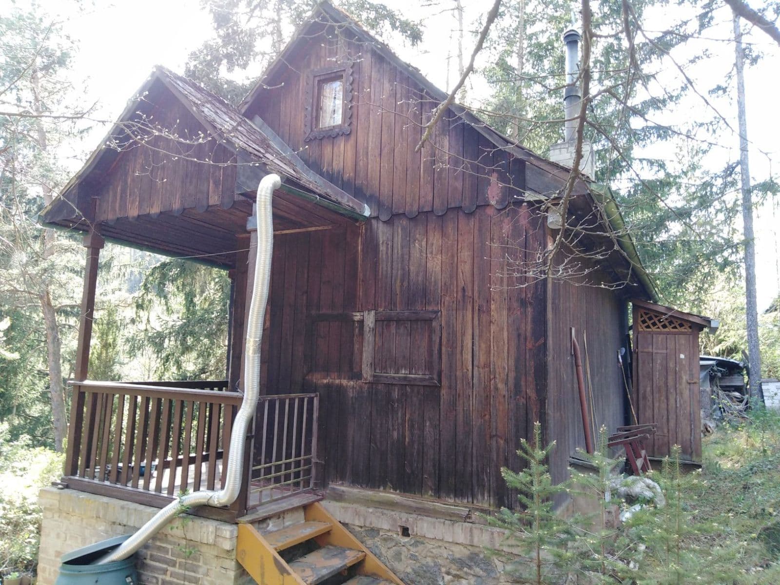 Predaj rekreačného objektu 29 m², pozemek 1.147 m², Malá Hraštice, Středočeský kraj Predaj rekreačného objektu 29 m², pozemek 1.147 m², Malá Hraštice, Středočeský kraj