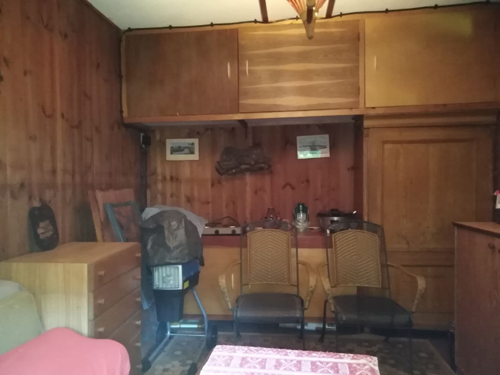 Predaj rekreačného objektu 29 m², pozemek 1.147 m², Malá Hraštice, Středočeský kraj Predaj rekreačného objektu 29 m², pozemek 1.147 m², Malá Hraštice, Středočeský kraj