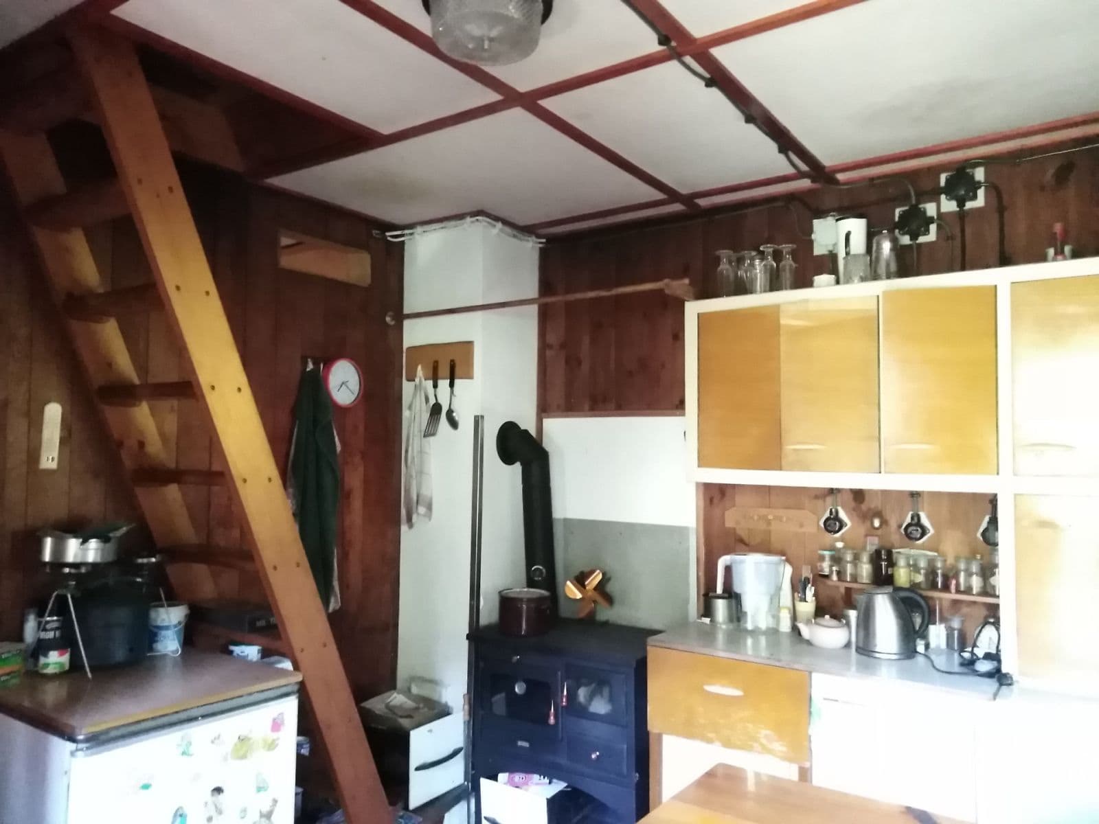 Predaj rekreačného objektu 29 m², pozemek 1.147 m², Malá Hraštice, Středočeský kraj Predaj rekreačného objektu 29 m², pozemek 1.147 m², Malá Hraštice, Středočeský kraj
