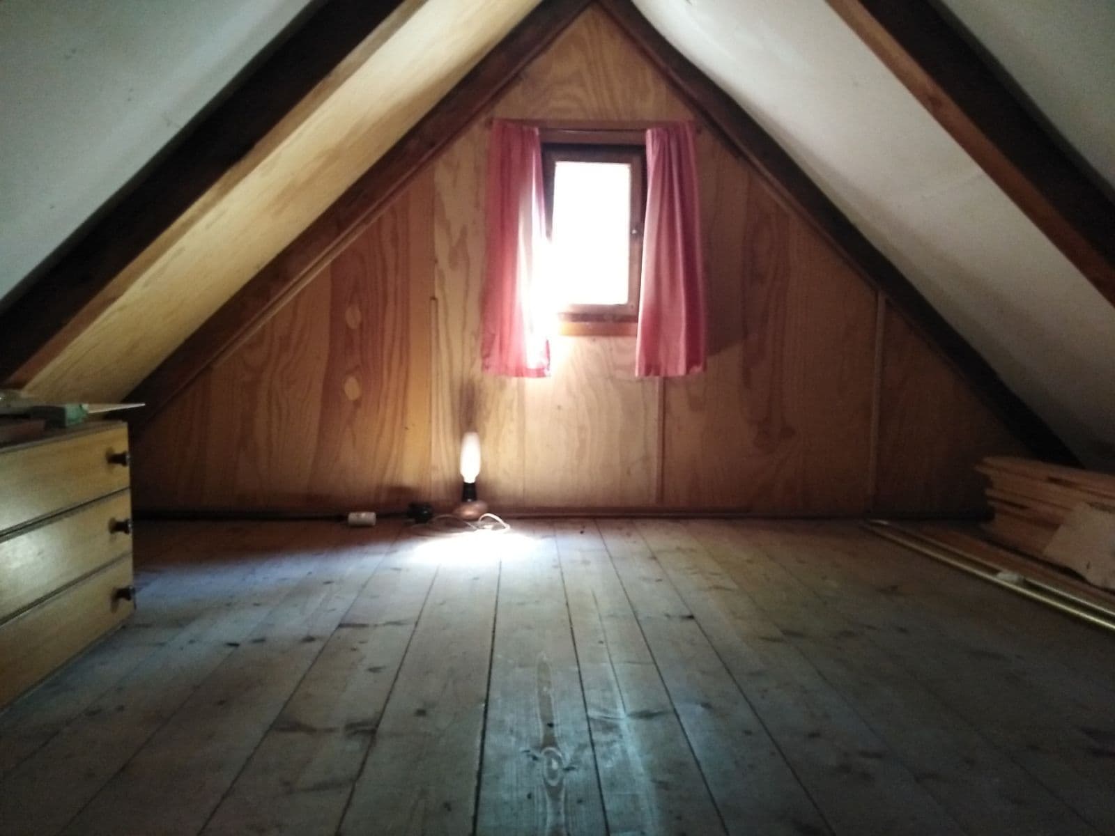 Predaj rekreačného objektu 29 m², pozemek 1.147 m², Malá Hraštice, Středočeský kraj Predaj rekreačného objektu 29 m², pozemek 1.147 m², Malá Hraštice, Středočeský kraj