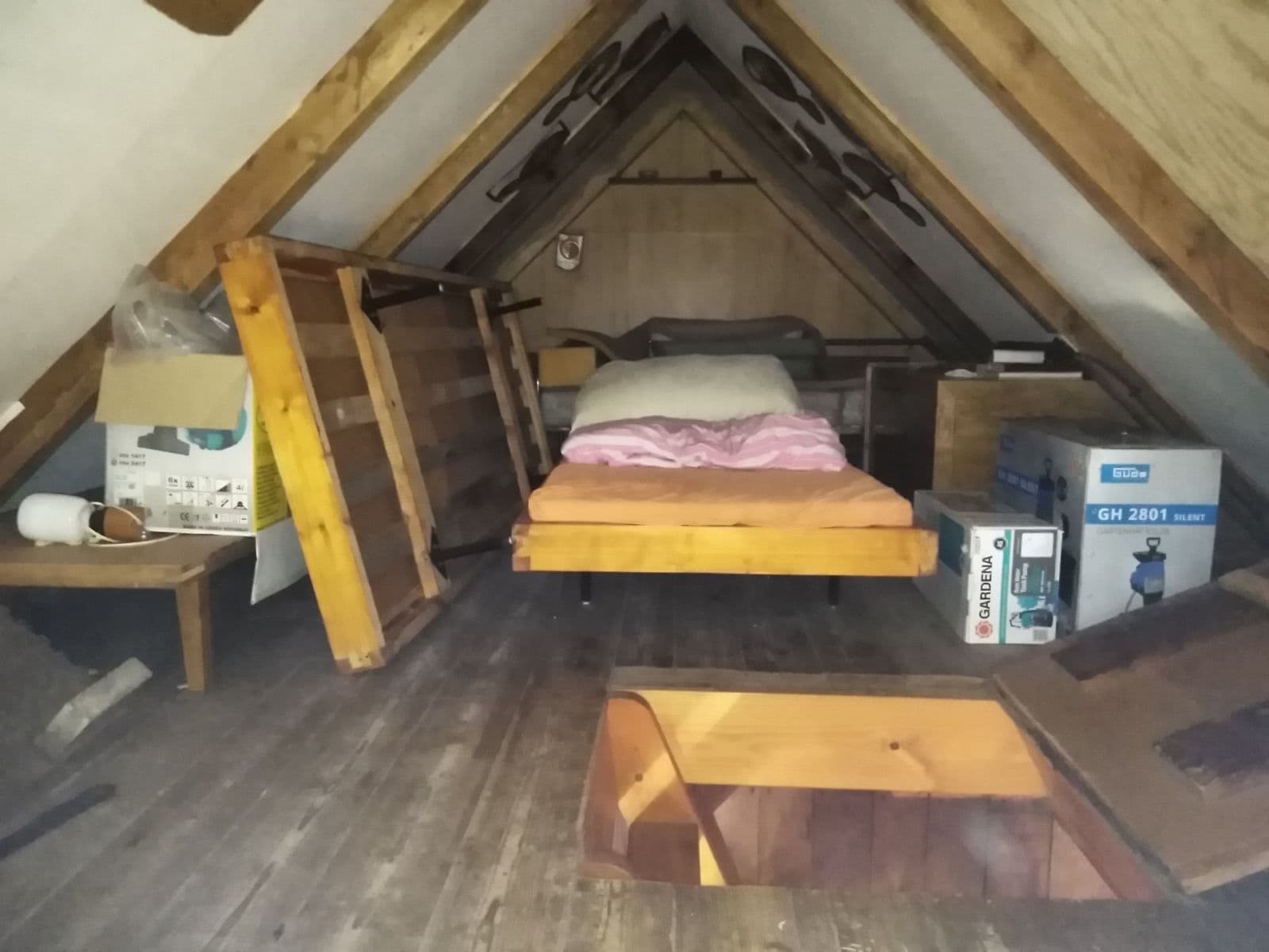 Predaj rekreačného objektu 29 m², pozemek 1.147 m², Malá Hraštice, Středočeský kraj Predaj rekreačného objektu 29 m², pozemek 1.147 m², Malá Hraštice, Středočeský kraj