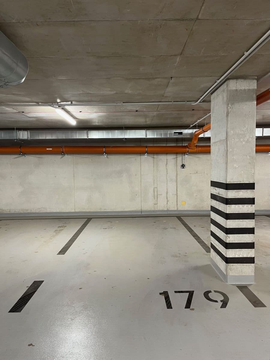 Prenájom garáže 13 m², Bratislavská, Brno, Jihomoravský kraj Prenájom garáže 13 m², Bratislavská, Brno, Jihomoravský kraj