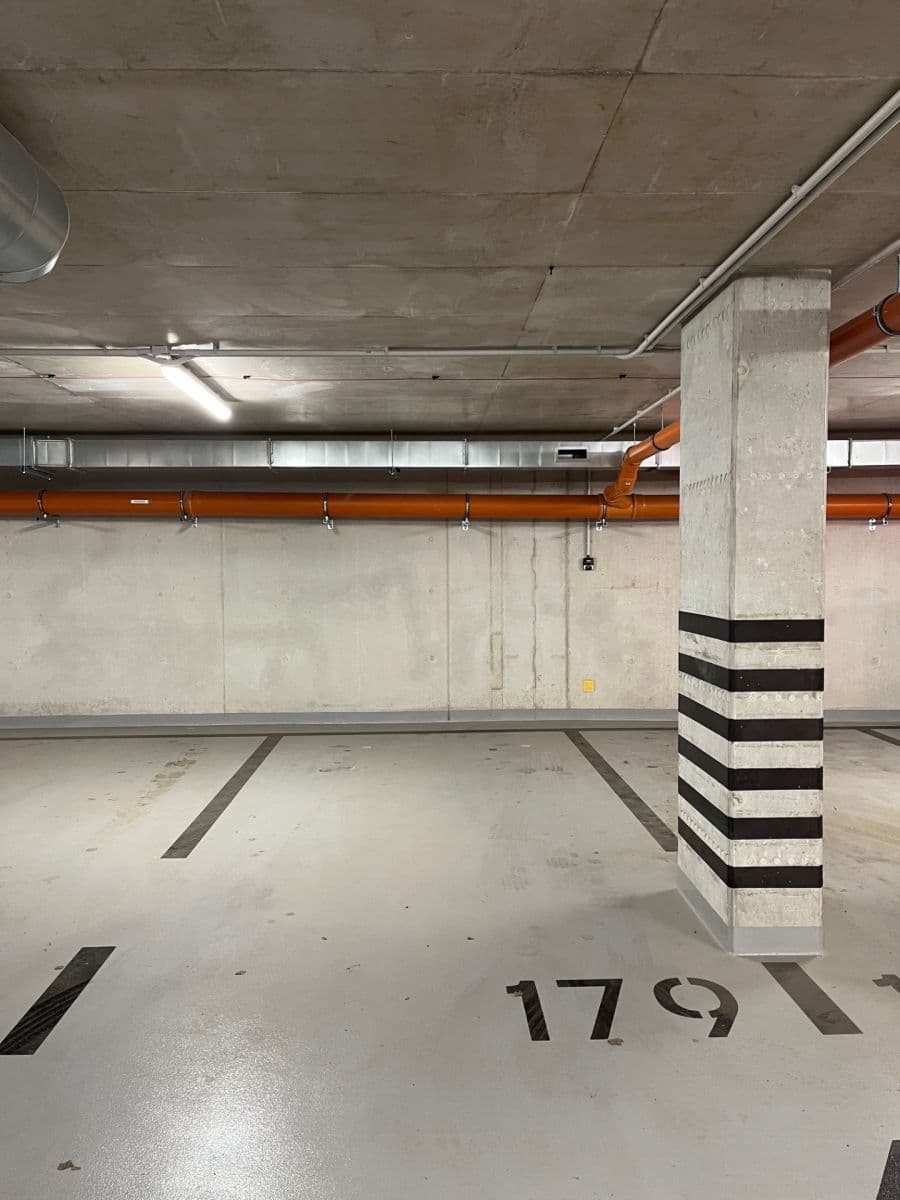 Prenájom garáže 13 m², Bratislavská, Brno, Jihomoravský kraj Prenájom garáže 13 m², Bratislavská, Brno, Jihomoravský kraj