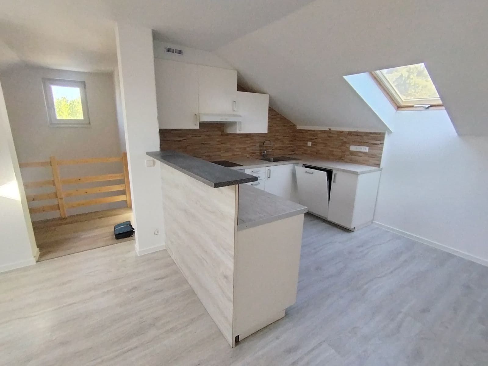 Prenájom bytu 3-izbový 65 m², Košumberk, Dobřejovice, Středočeský kraj Prenájom bytu 3-izbový 65 m², Košumberk, Dobřejovice, Středočeský kraj