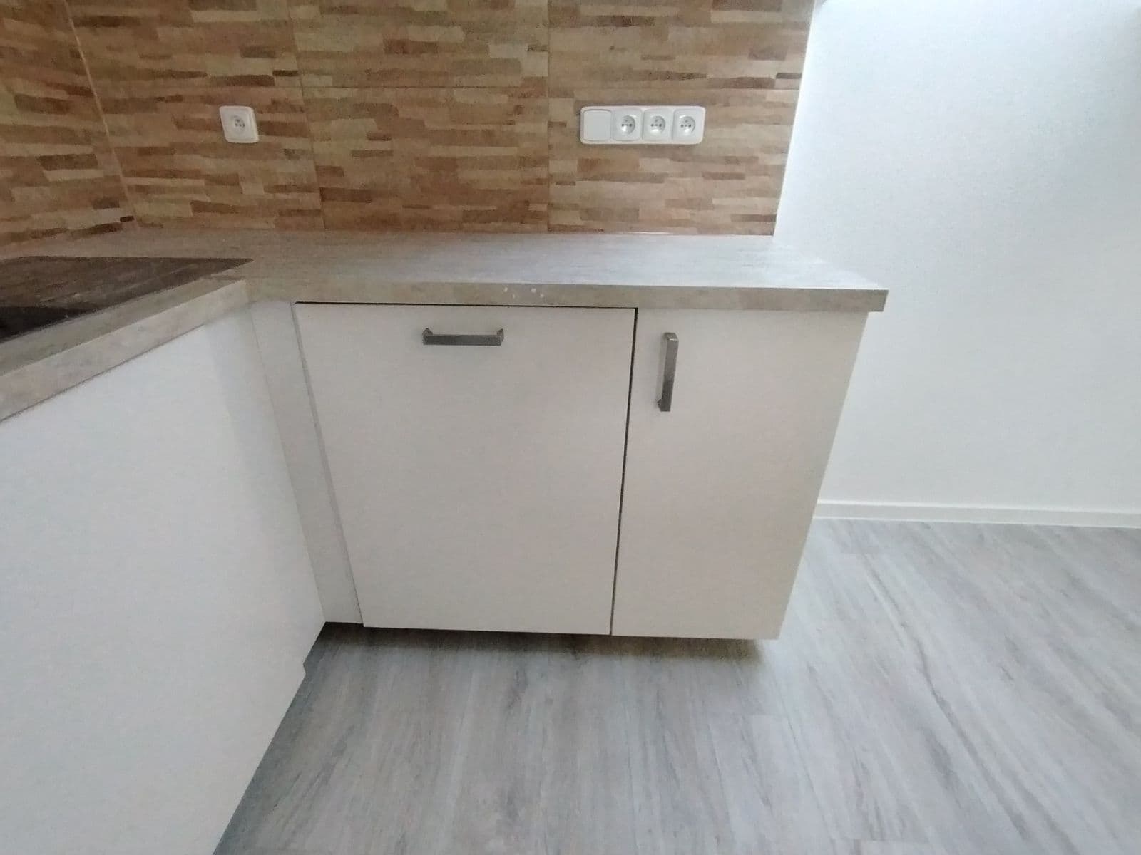 Prenájom bytu 3-izbový 65 m², Košumberk, Dobřejovice, Středočeský kraj Prenájom bytu 3-izbový 65 m², Košumberk, Dobřejovice, Středočeský kraj