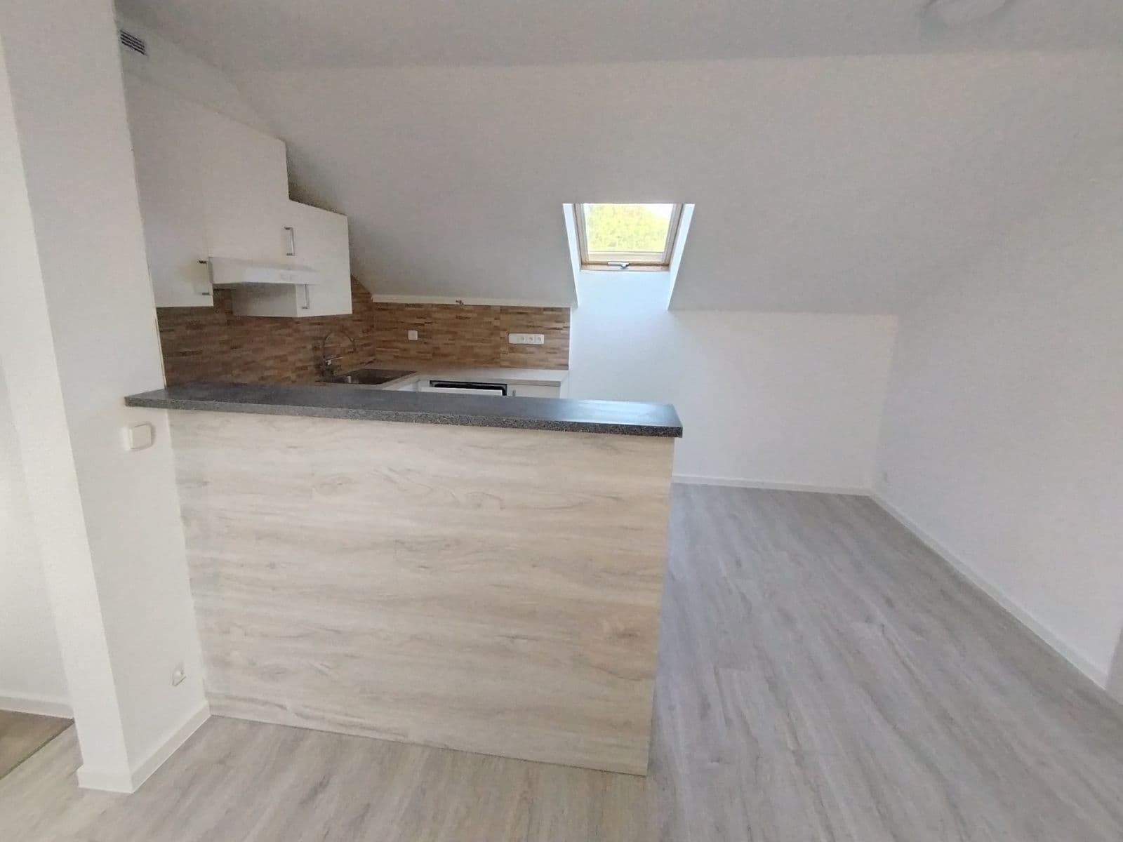 Prenájom bytu 3-izbový 65 m², Košumberk, Dobřejovice, Středočeský kraj Prenájom bytu 3-izbový 65 m², Košumberk, Dobřejovice, Středočeský kraj