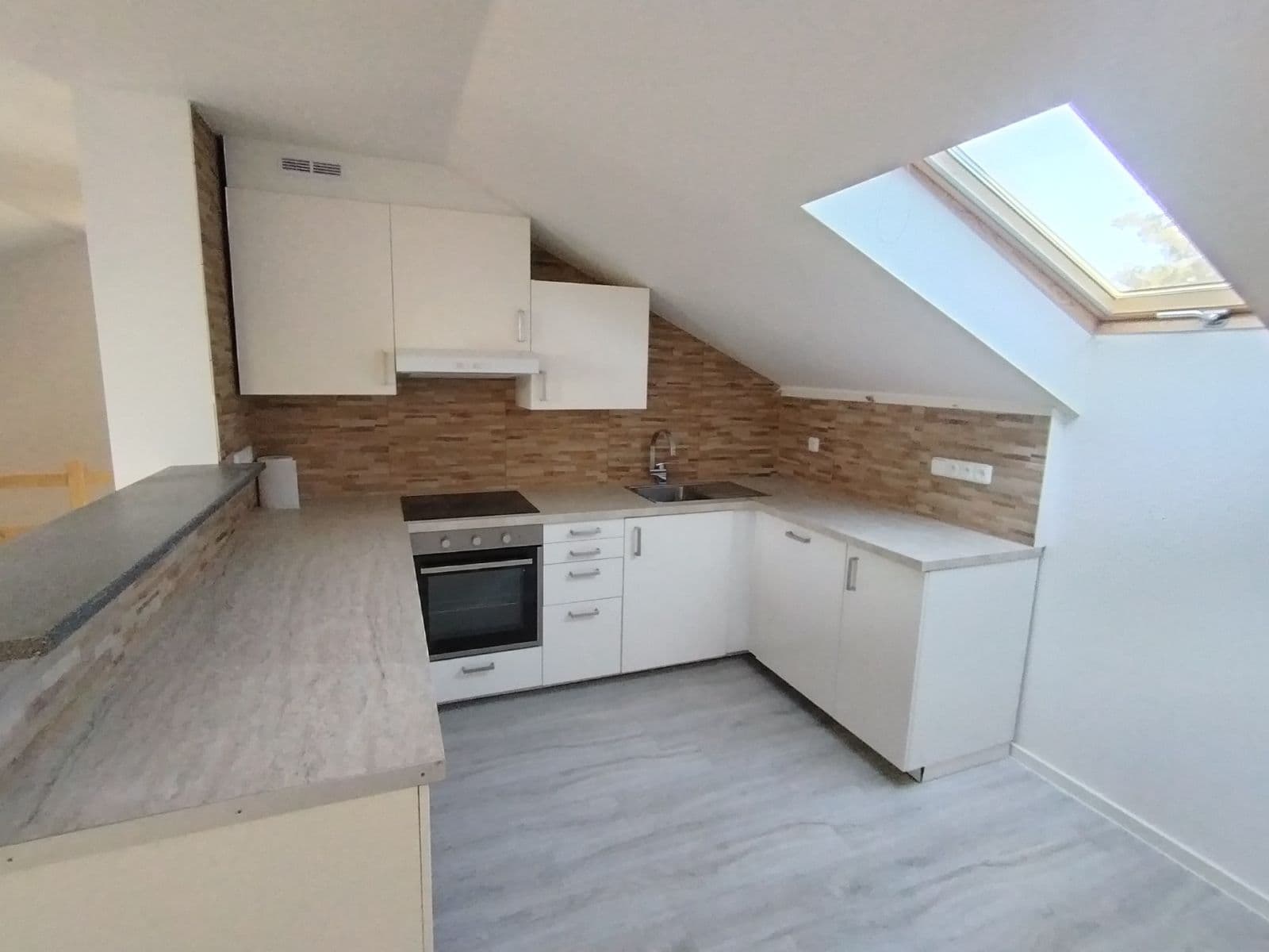 Prenájom bytu 3-izbový 65 m², Košumberk, Dobřejovice, Středočeský kraj Prenájom bytu 3-izbový 65 m², Košumberk, Dobřejovice, Středočeský kraj