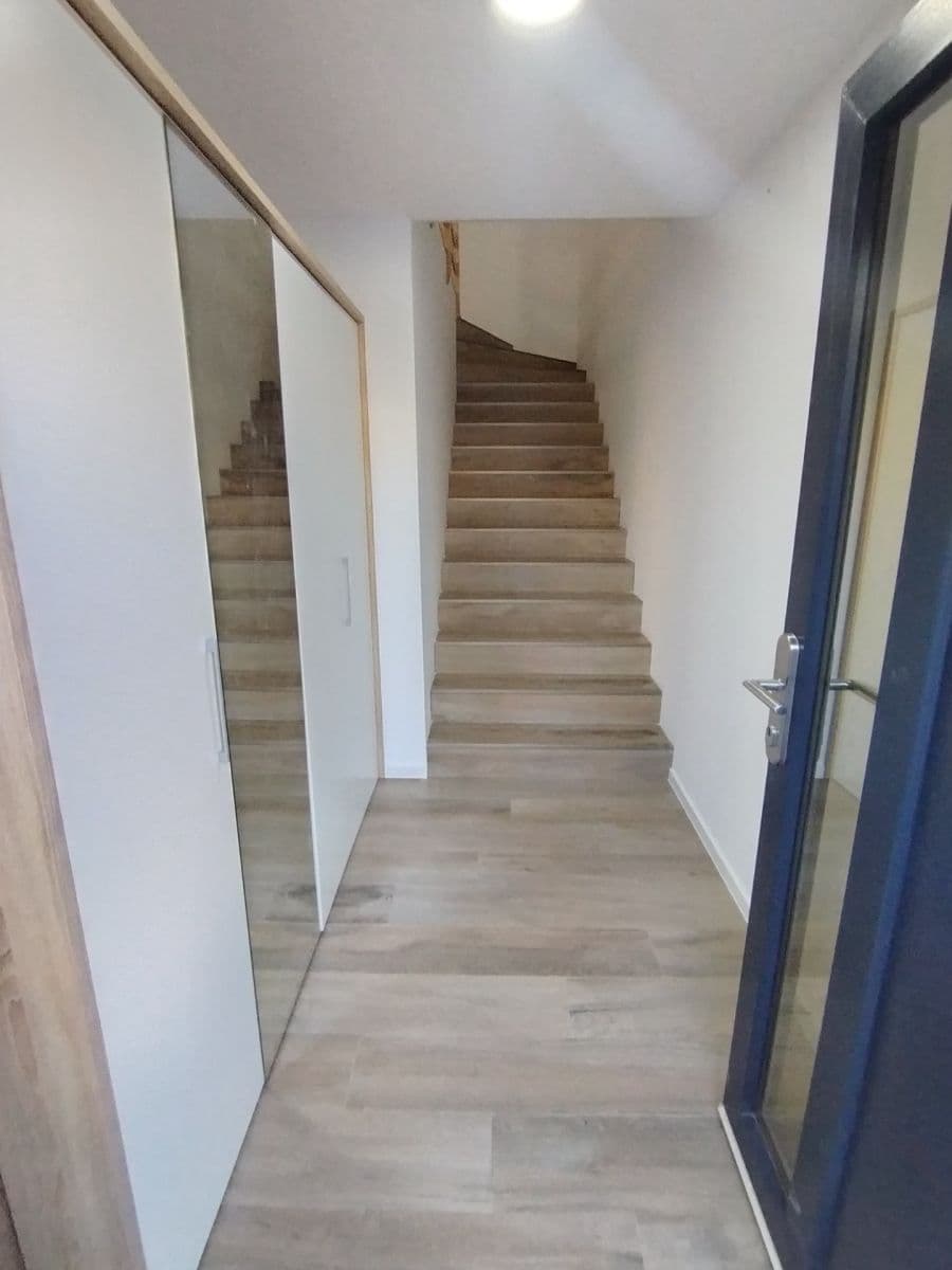 Prenájom bytu 3-izbový 65 m², Košumberk, Dobřejovice, Středočeský kraj Prenájom bytu 3-izbový 65 m², Košumberk, Dobřejovice, Středočeský kraj