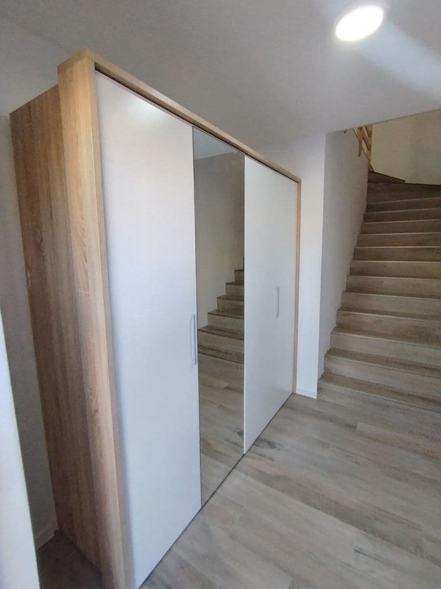 Prenájom bytu 3-izbový 65 m², Košumberk, Dobřejovice, Středočeský kraj Prenájom bytu 3-izbový 65 m², Košumberk, Dobřejovice, Středočeský kraj
