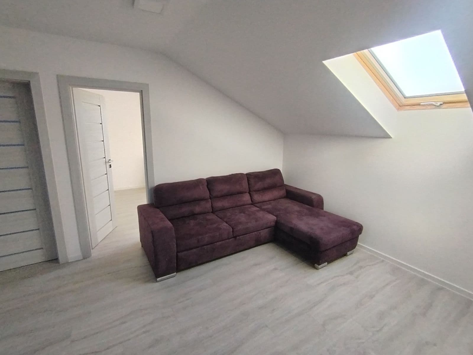 Prenájom bytu 3-izbový 65 m², Košumberk, Dobřejovice, Středočeský kraj Prenájom bytu 3-izbový 65 m², Košumberk, Dobřejovice, Středočeský kraj