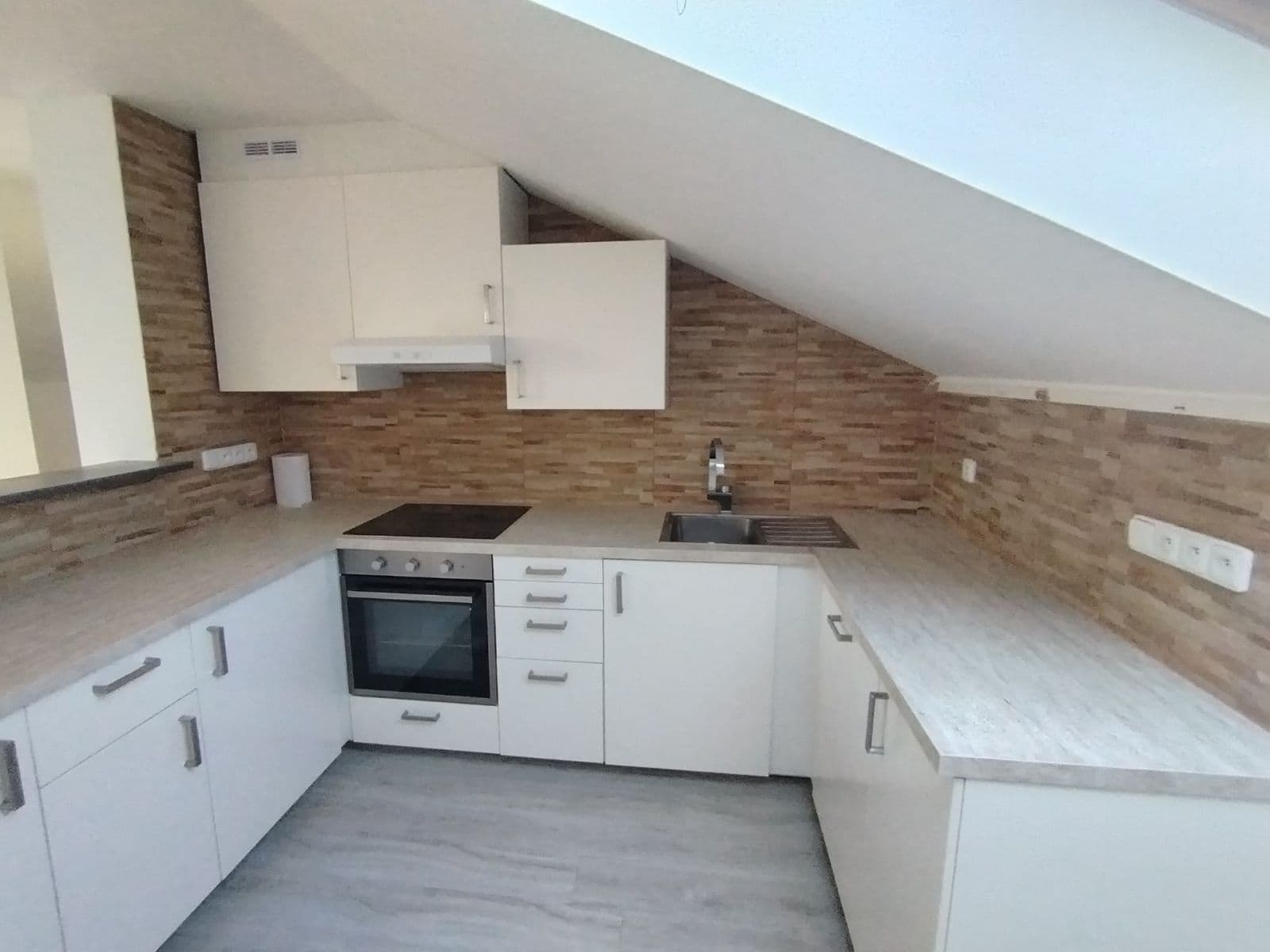 Prenájom bytu 3-izbový 65 m², Košumberk, Dobřejovice, Středočeský kraj Prenájom bytu 3-izbový 65 m², Košumberk, Dobřejovice, Středočeský kraj