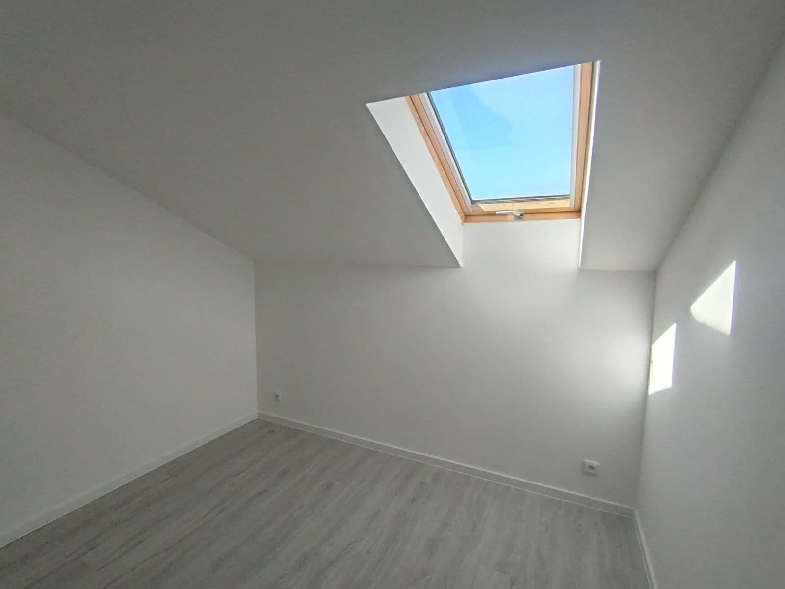 Prenájom bytu 3-izbový 65 m², Košumberk, Dobřejovice, Středočeský kraj Prenájom bytu 3-izbový 65 m², Košumberk, Dobřejovice, Středočeský kraj