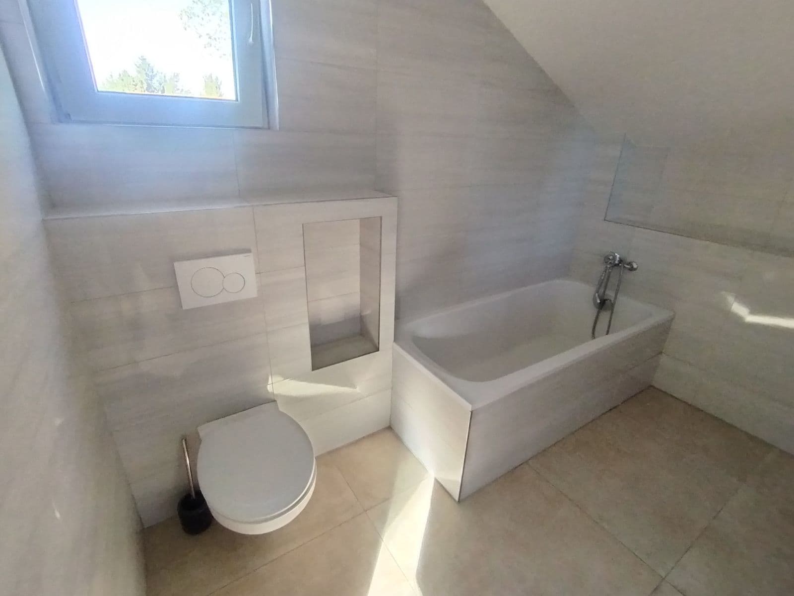 Prenájom bytu 3-izbový 65 m², Košumberk, Dobřejovice, Středočeský kraj Prenájom bytu 3-izbový 65 m², Košumberk, Dobřejovice, Středočeský kraj