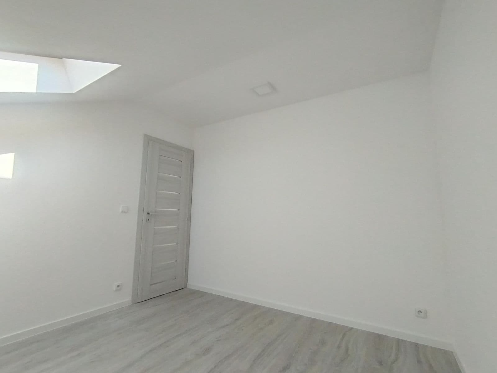 Prenájom bytu 3-izbový 65 m², Košumberk, Dobřejovice, Středočeský kraj Prenájom bytu 3-izbový 65 m², Košumberk, Dobřejovice, Středočeský kraj